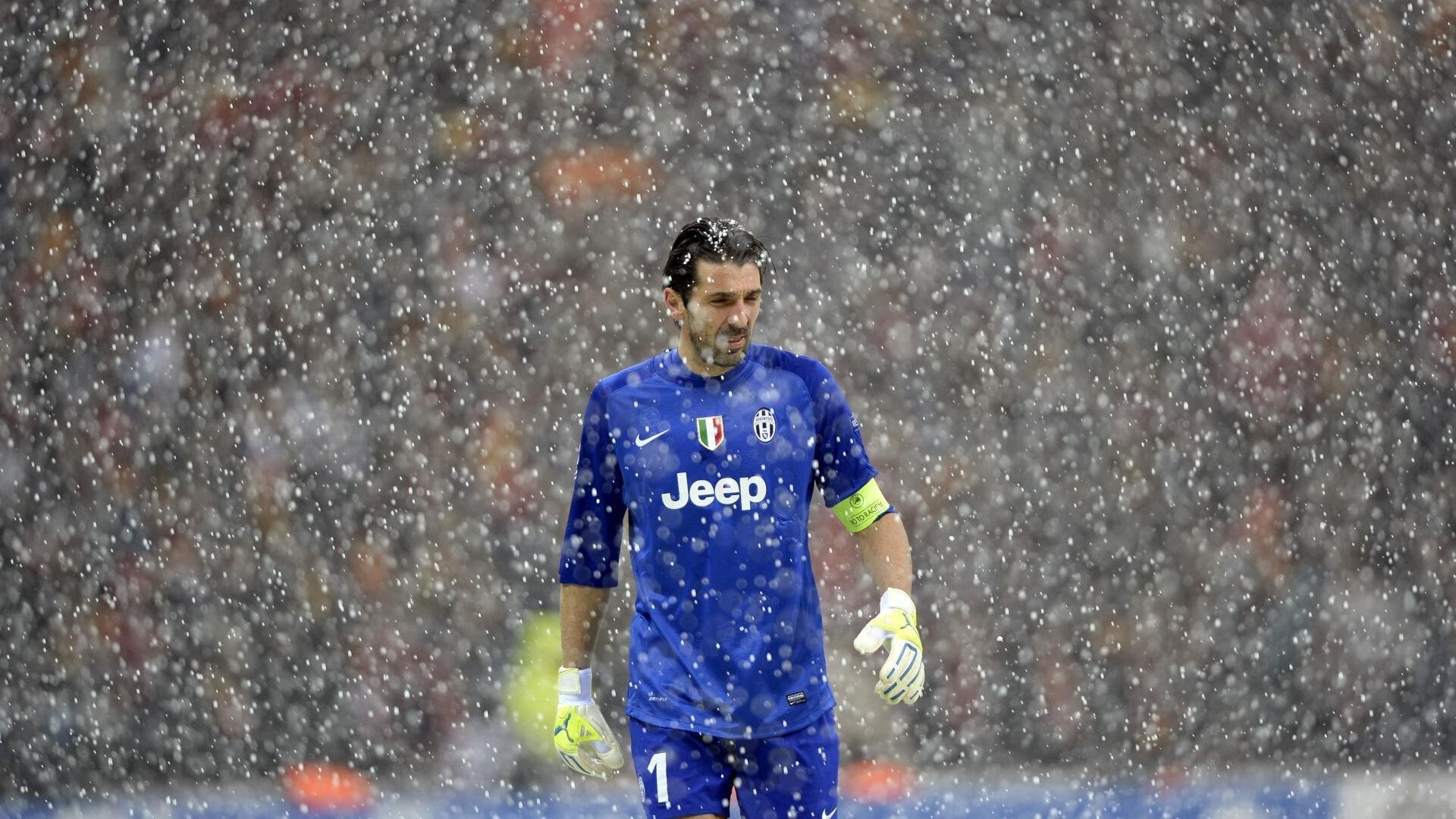 _沙滩跑步比赛吸引大量跑者参与_，沙滩跑步需要注意什么